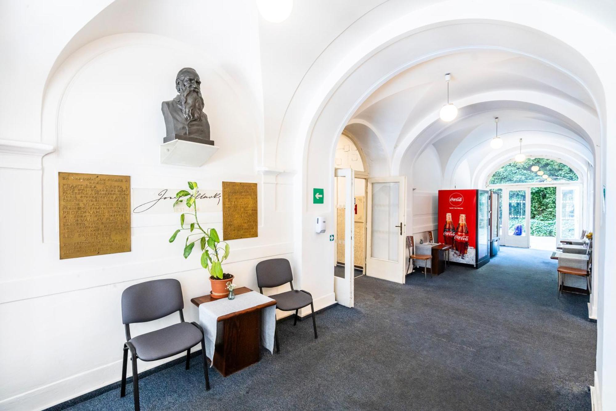 Hostel Hlavkova Прага Экстерьер фото